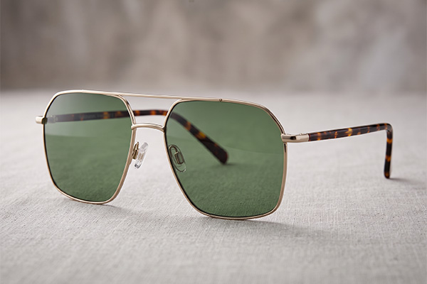 Rottler_Sonnenbrille_tisch_cafe